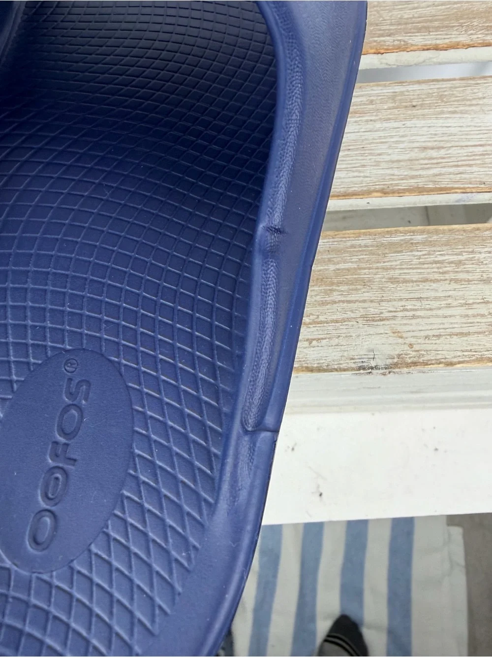 OOFOS Recovery slides in navy impact-absorbing foam technology unisex W11 M9